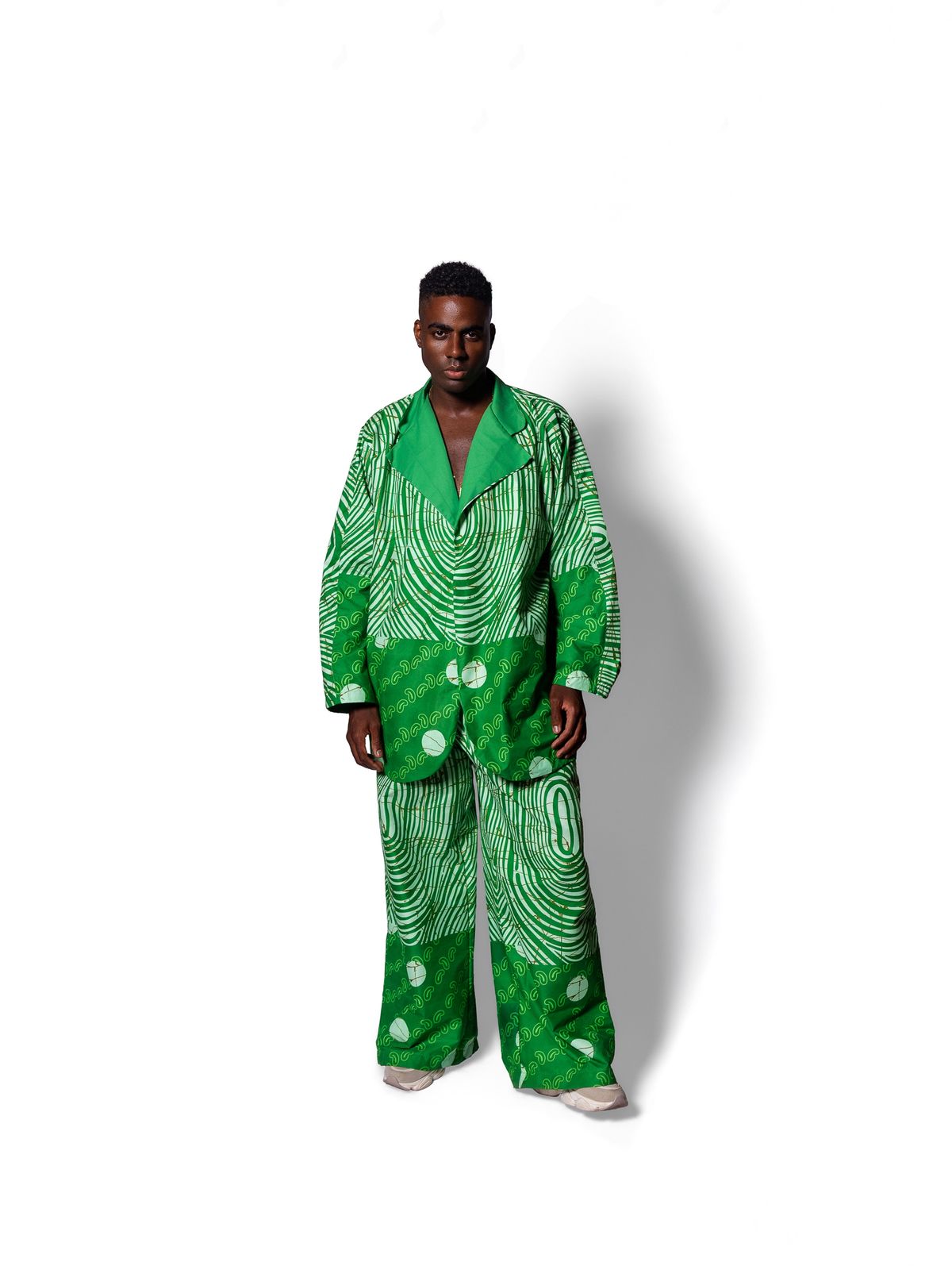 QUE bacana! Camarote Salvador presenteia artistas do line up com looks da grife Yame criados pelo projeto Periferia do Futuro