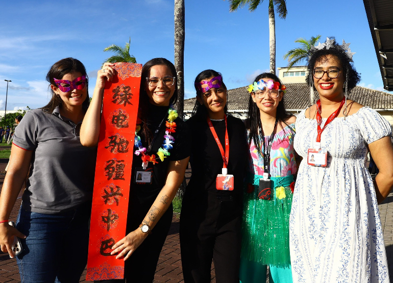 ​BYD promove celebração do Carnaval e Ano Novo Chinês em fábrica da Bahia