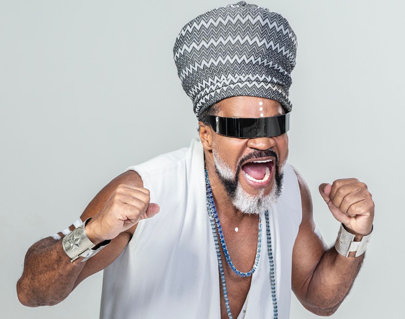 Carlinhos Brown e Edcity Fantasmão comandam Arrastão da Quarta-feira de Cinzas no encerramento do Carnaval da Bahia 2026