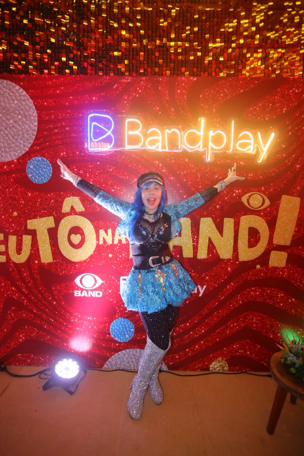 Em ritmo de lançamento de álbum gospel, Baby do Brasil curte camarote em Salvador