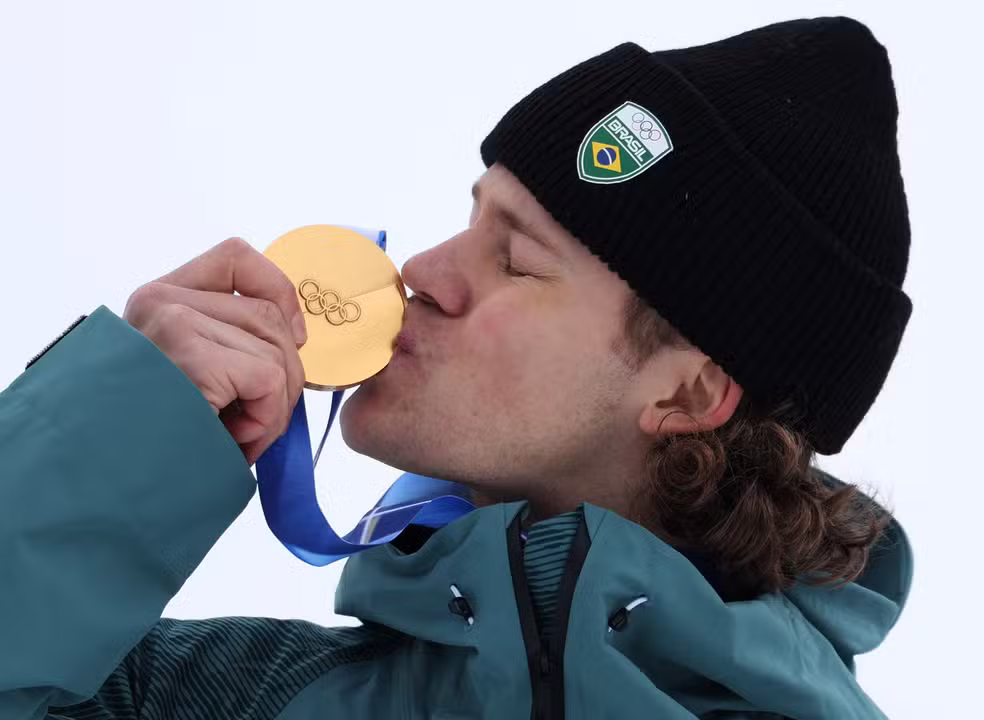 Lucas Pinheiro cai no slalom e está fora da disputa por mais uma medalha nos Jogos de Inverno