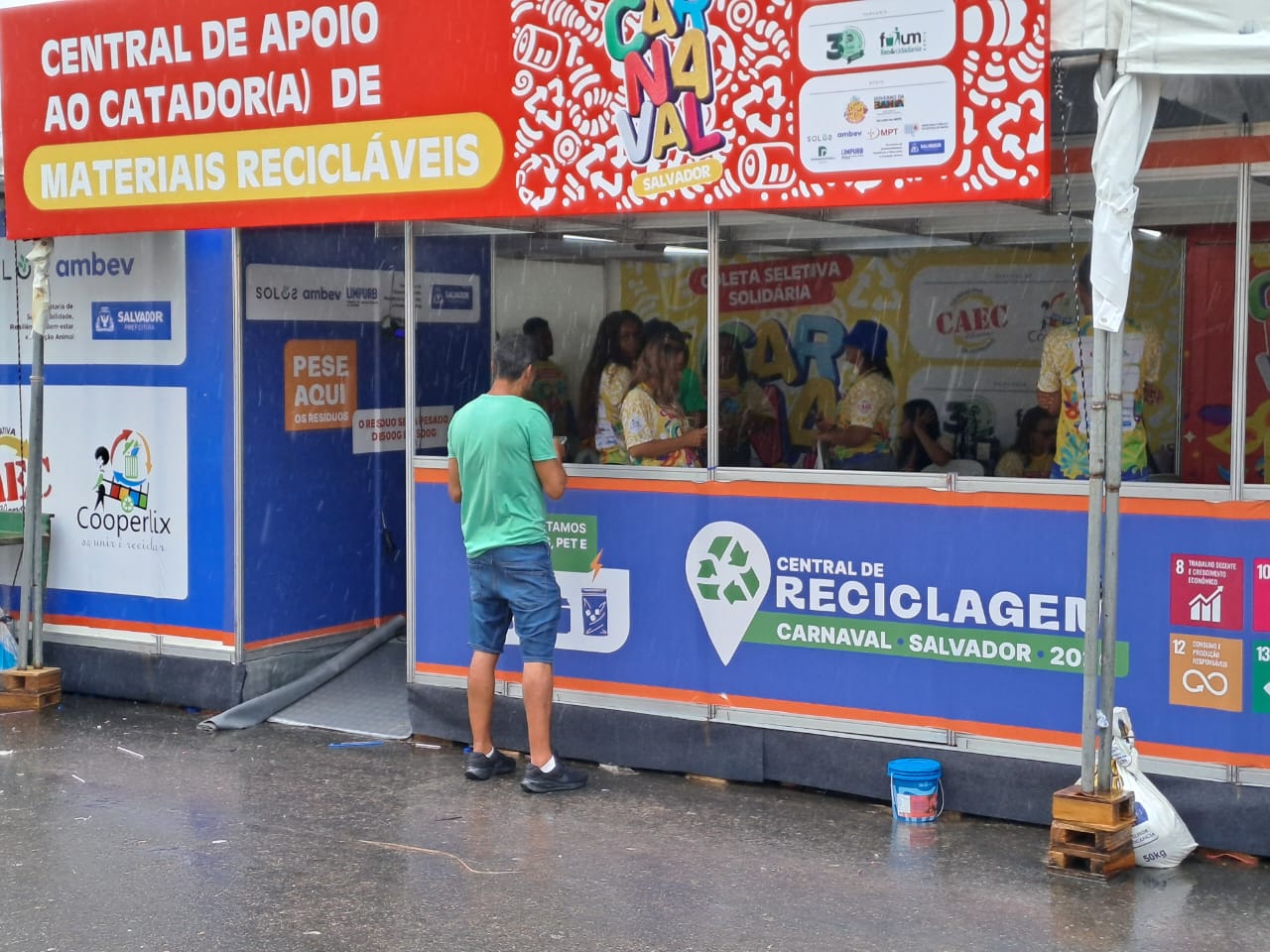 Cooperativas combatem atravessadores, pagam até 80% mais e devolvem dignidade aos catadores no Carnaval de Salvador 2026