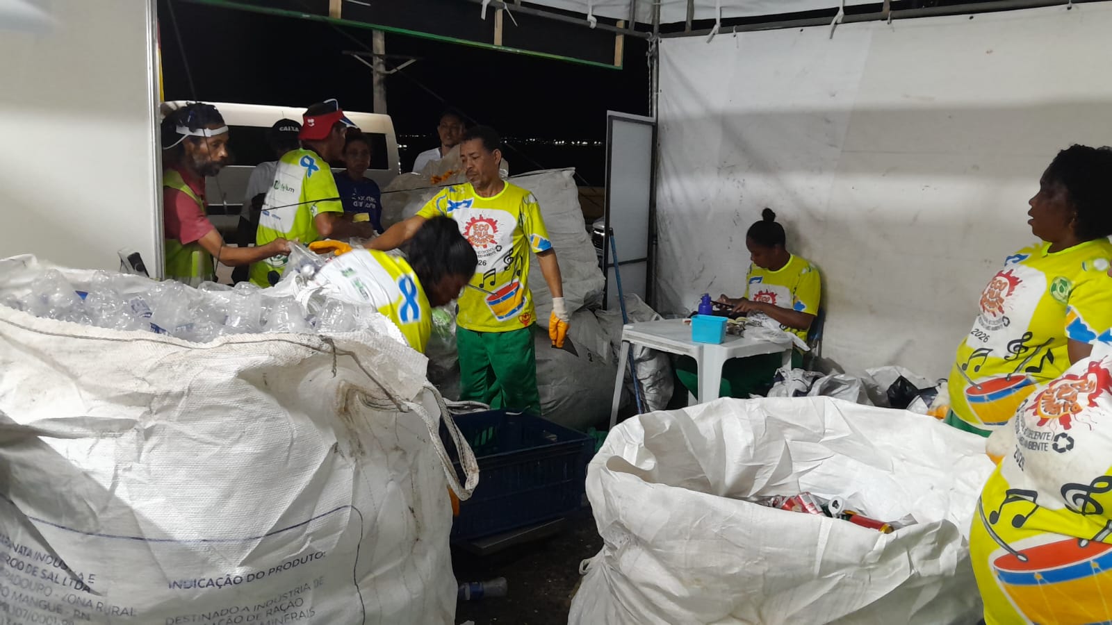 Catadores garantem a Salvador o recebimento de certificado do Guinness World Records por maior coleta de recicláveis em festa de rua