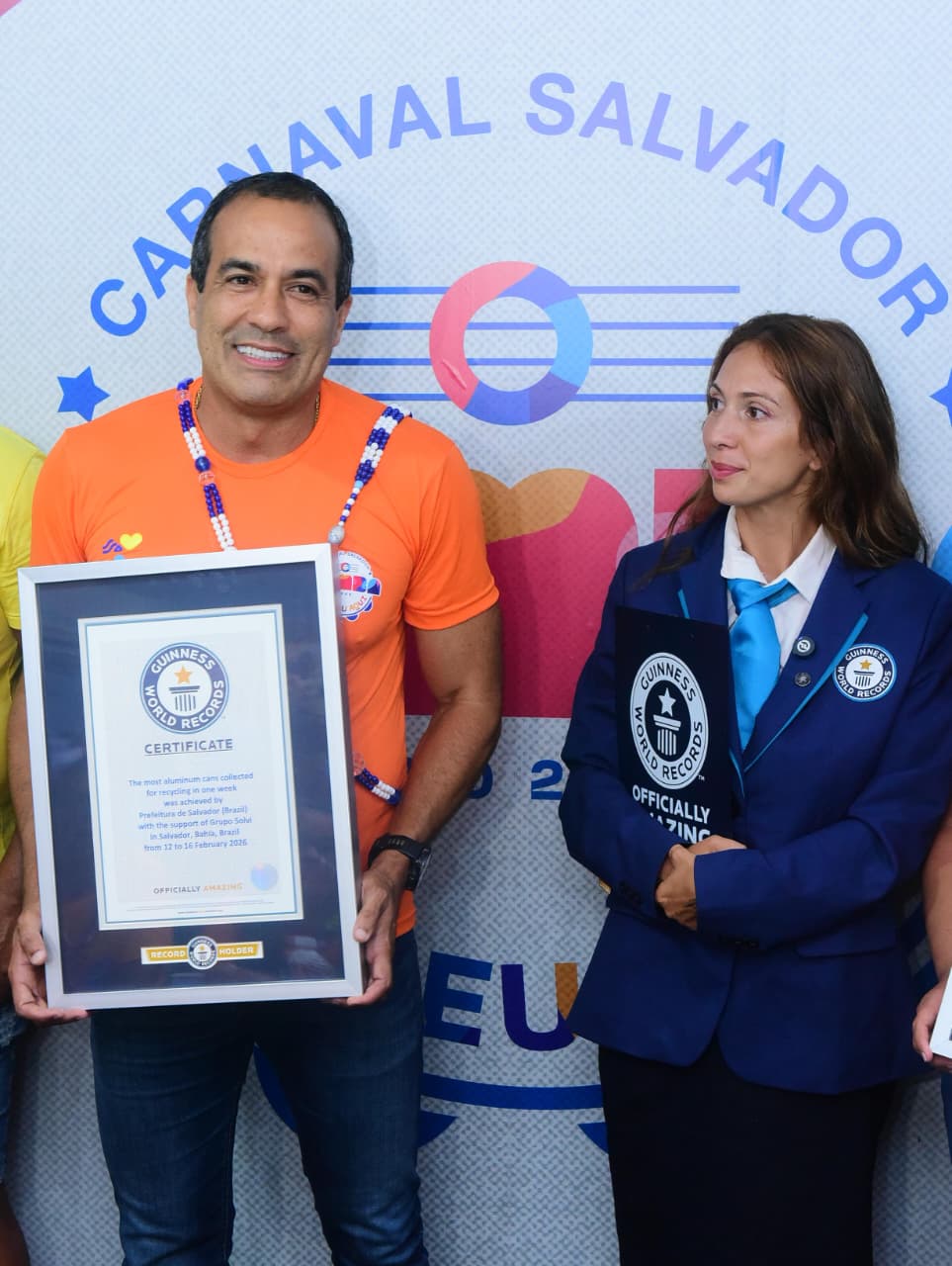 Carnaval de Salvador entra para o Guinness com maior ação de reciclagem de latinhas do mundo