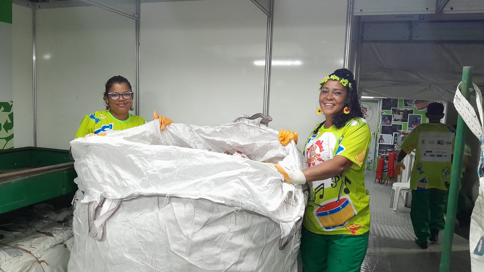 Carnaval de Salvador tem coleta inédita de vidro e deve retirar até 170 toneladas de resíduos das ruas