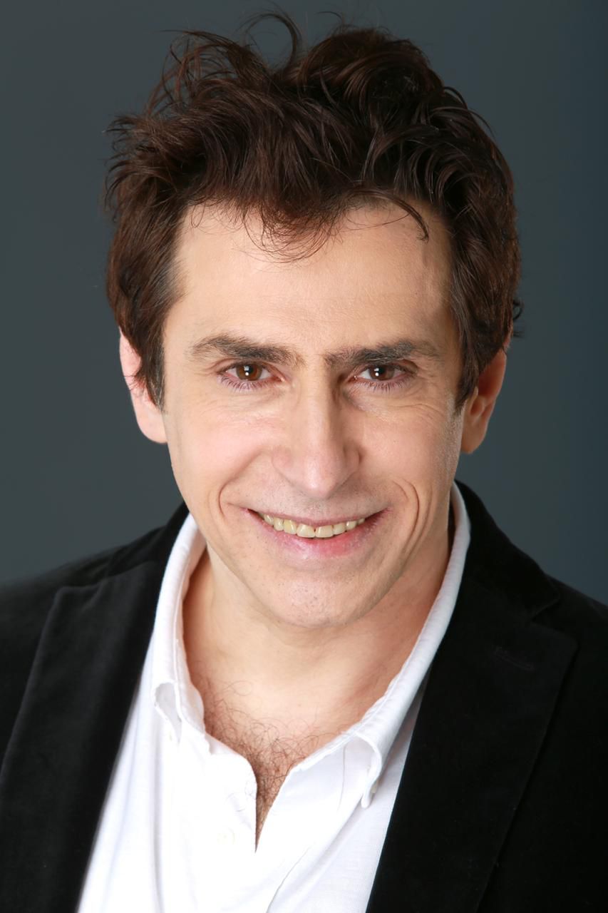 O psicólogo e escritor Alexander Bez analisa os impactos dos reality shows na saúde mental