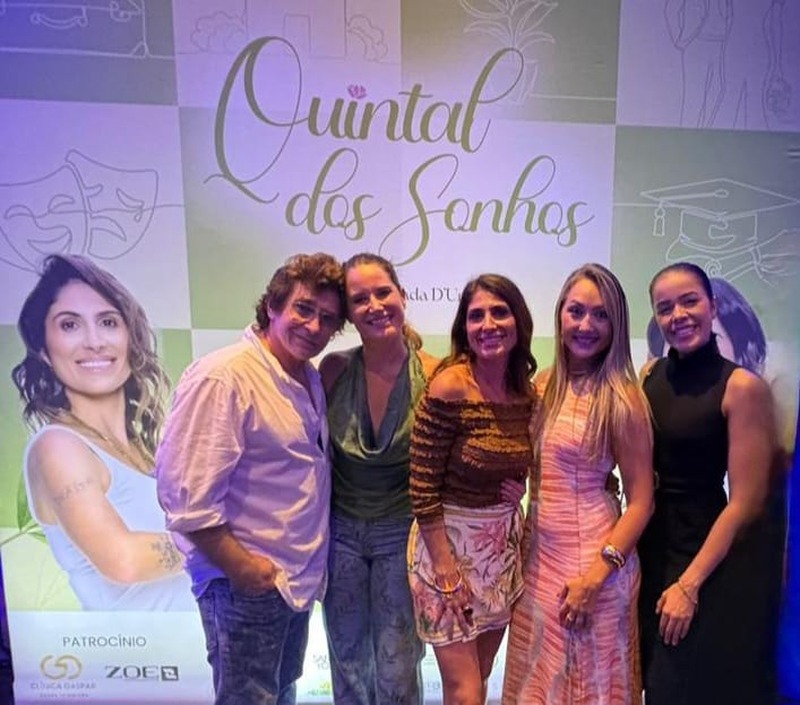 Psicólogo e escritor Alexander Bez prestigia o espetáculo Quintal dos Sonhos em Santos, no litoral de São Paulo