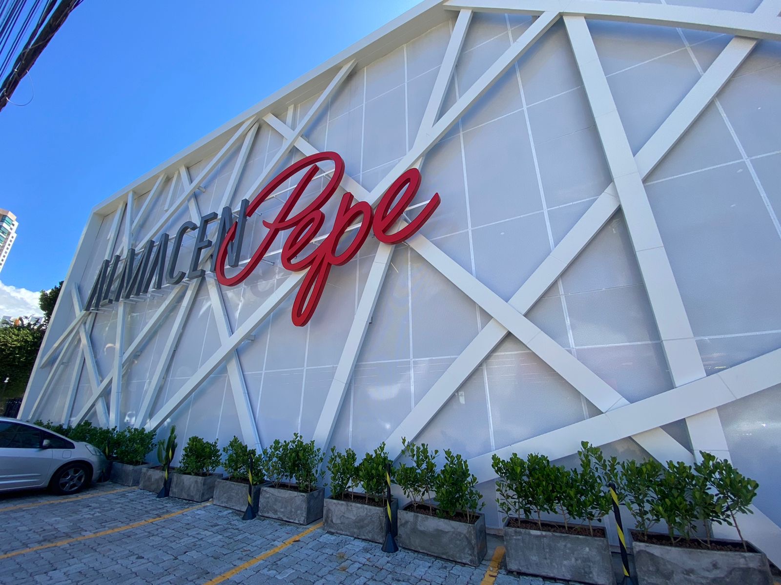 ​Almacen Pepe destina parte das vendas do pão francês para instituições que protegem meninas e mulheres