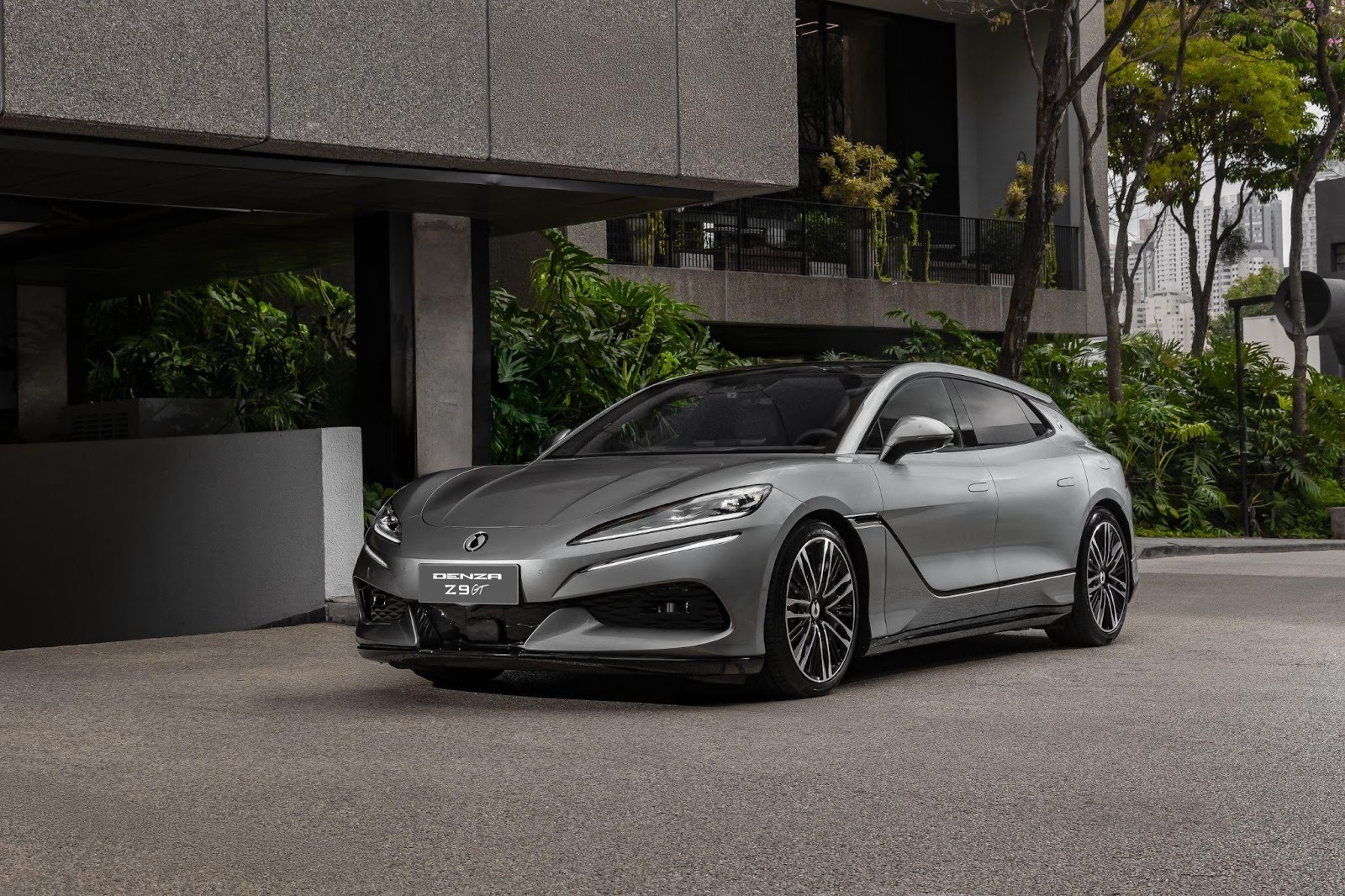 Denza Z9 GT estreia na Europa com carregamento ultrarrápido Flash