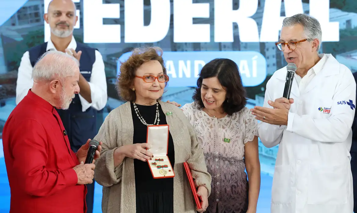 Margareth Dalcolmo recebe medalha de mérito Ordem do Mérito Oswaldo Cruz