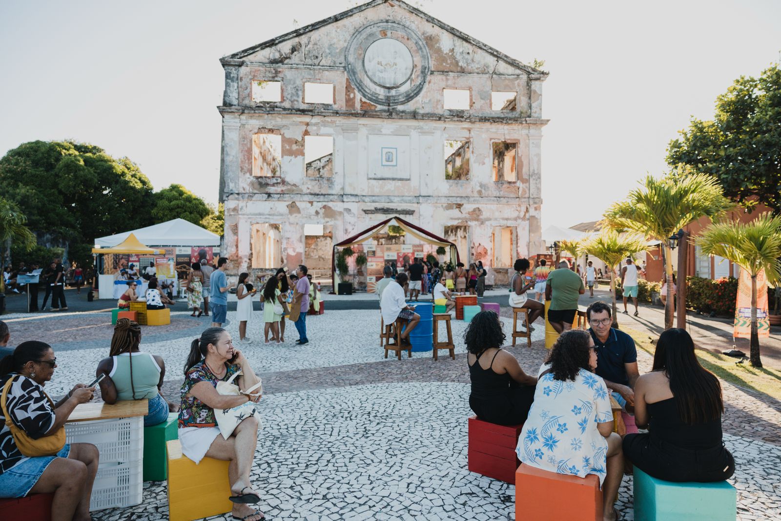 Mercado Iaô celebra aniversário de Salvador com mais de 150 negócios criativos e show da Timbalada