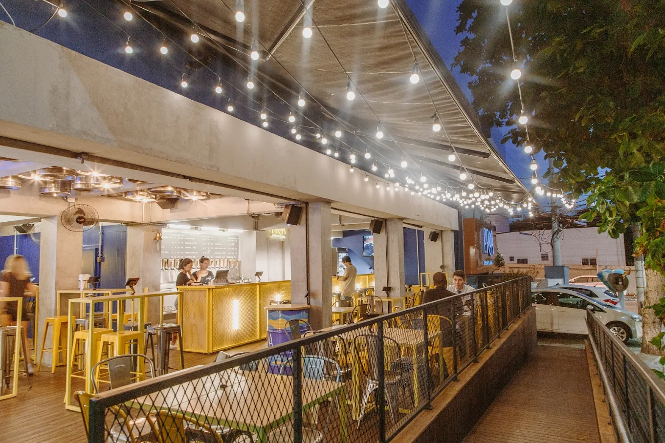 Cervejaria celebra St. Patrick’s Day com chope verde e música ao vivo em Salvador