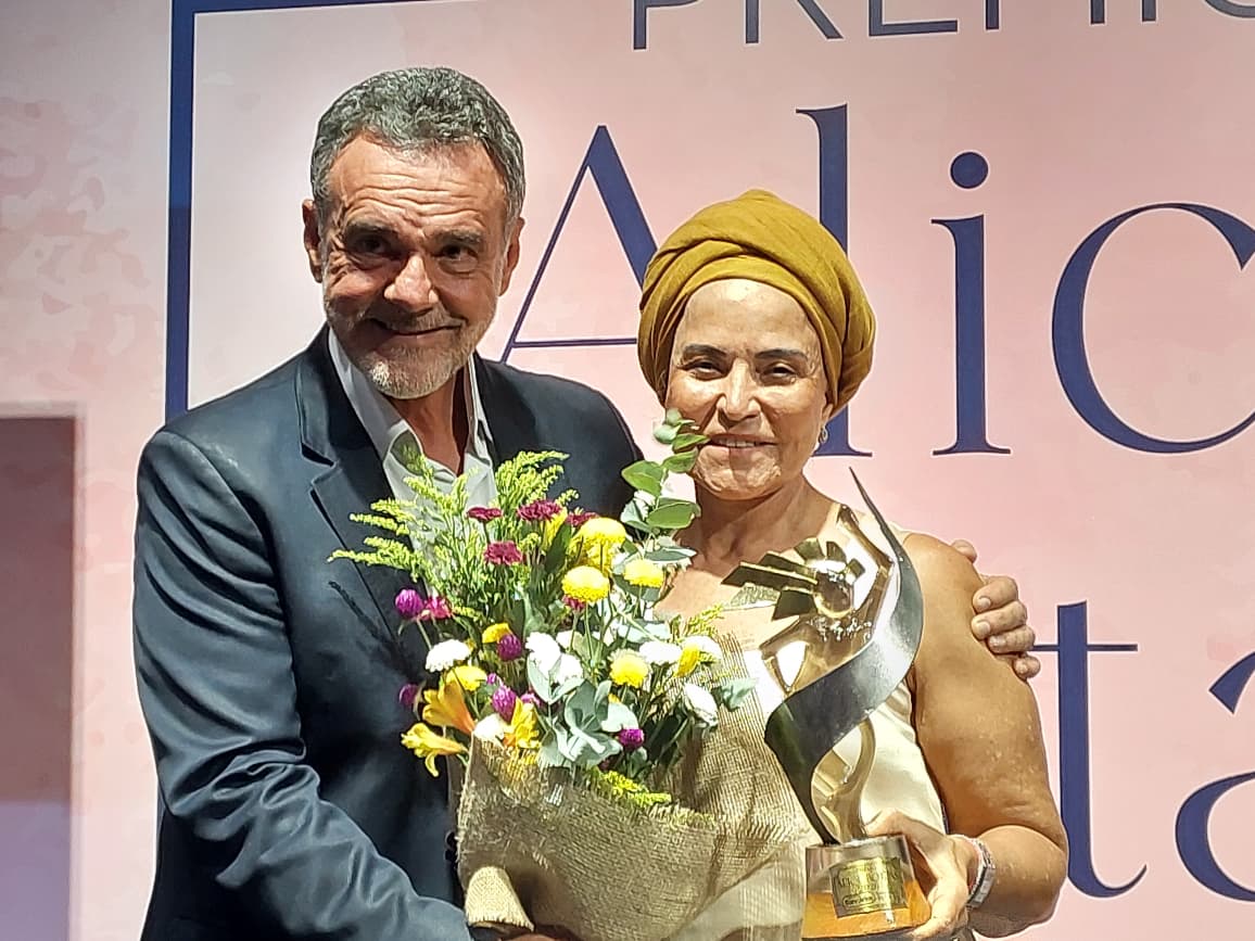 Chef Tereza Paim recebeu o prêmio Alice Bottas em homenagem ao Dia Internacional da Mulher na categoria empreendedorismo