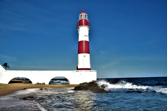 Farol de Itapuã: memória e poesia nos 477 anos de Salvador