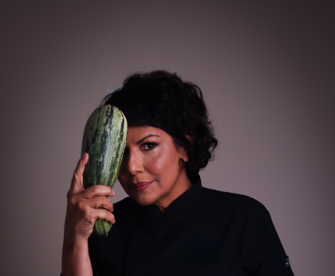 Chef Preta recebe homenagem por impacto cultural e empreendedor em Salvador