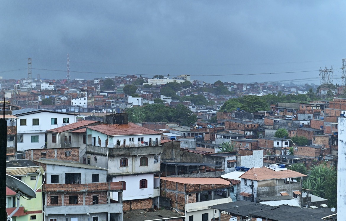 Chuvas persistem em Salvador, mas tendência é de melhora a partir desta segunda-feira (30)