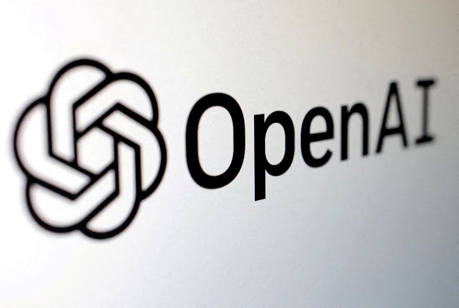 OpenAI escolhe o Brasil para lançar primeiro guia de uso de IA voltado a adolescentes