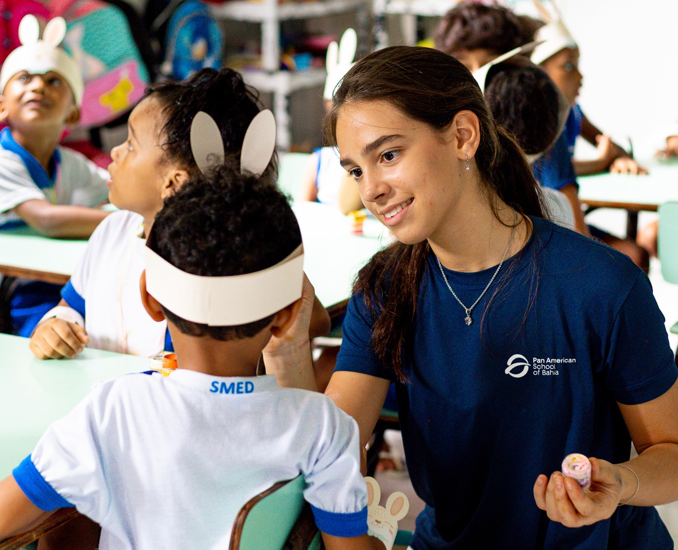 Estudantes da PASB promovem ação de Páscoa e levam alegria a crianças em creche-escola de Salvador