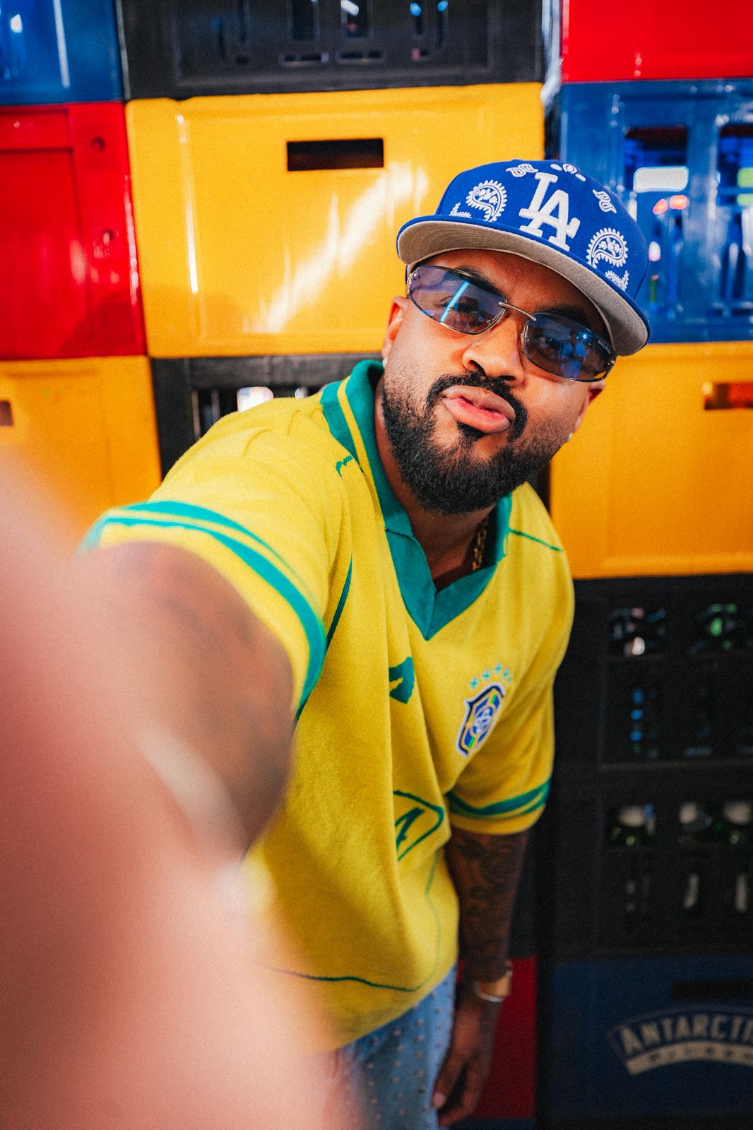 Cantor Diggo grava audiovisual com a cara do Brasil no Rio Vermelho