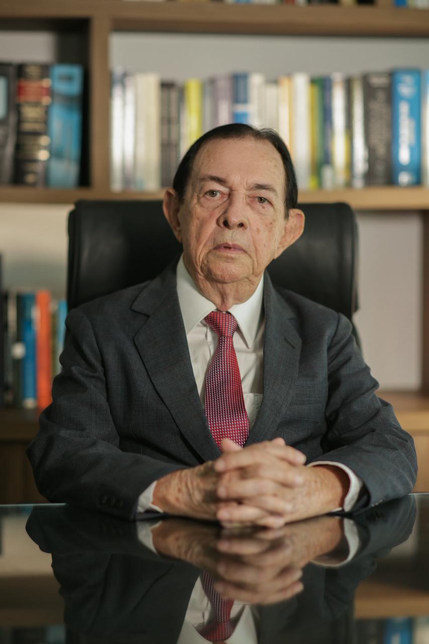 Câmara de Salvador homenageia jurista Thomas Bacellar com Medalha Thomé de Souza