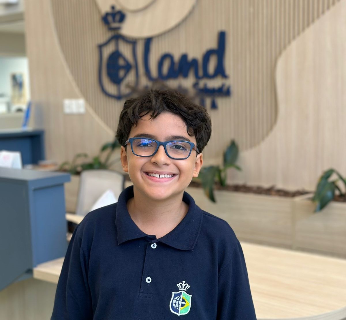 Aos 10 anos, estudante baiano coleciona medalhas em olimpíadas científicas e se prepara para lançar livro