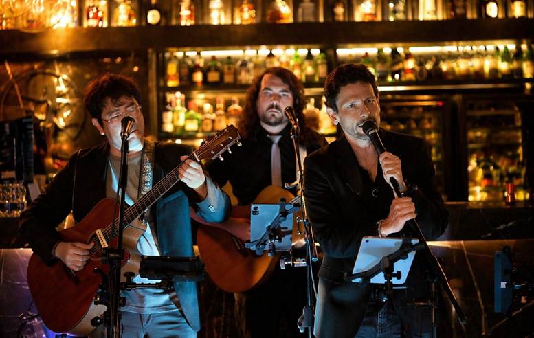 Projeto Remember volta ao The Latvian com noite intimista de clássicos inesquecíveis