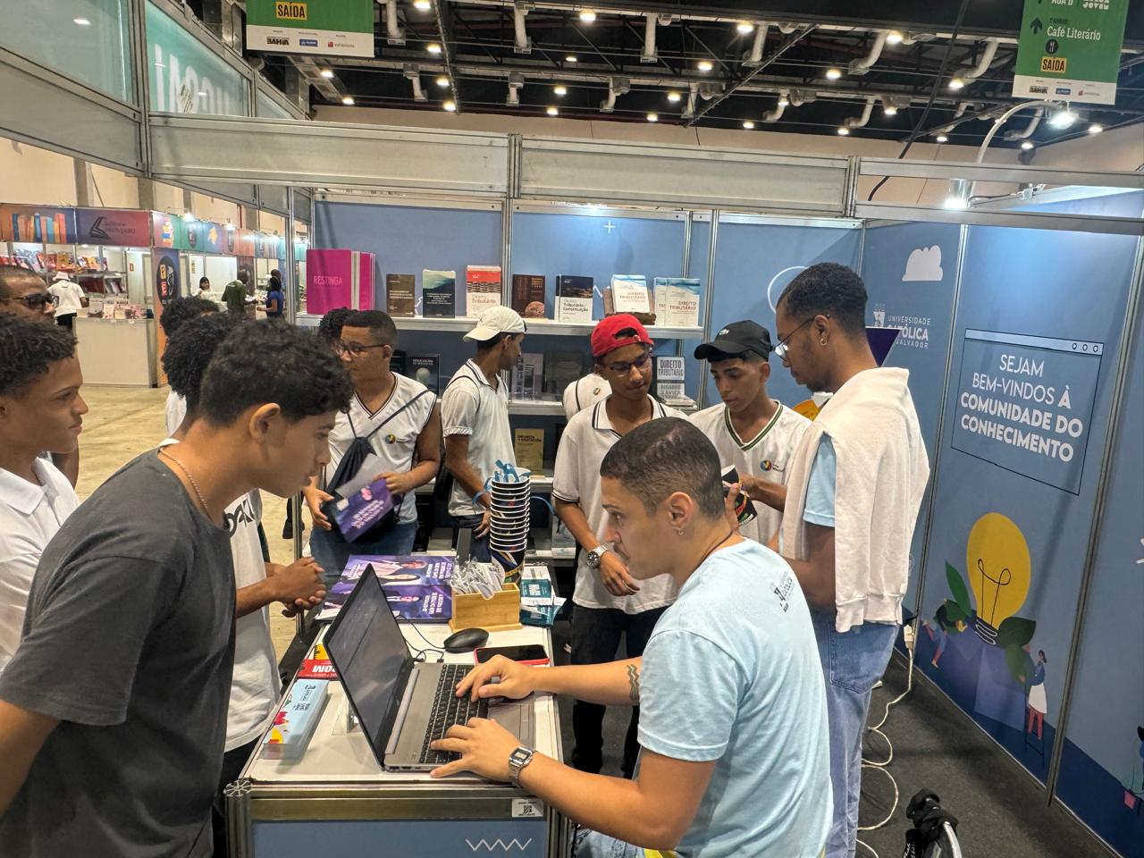 UCSal marca presença na Bienal do Livro Bahia com editora própria, novo selo e obras de professores