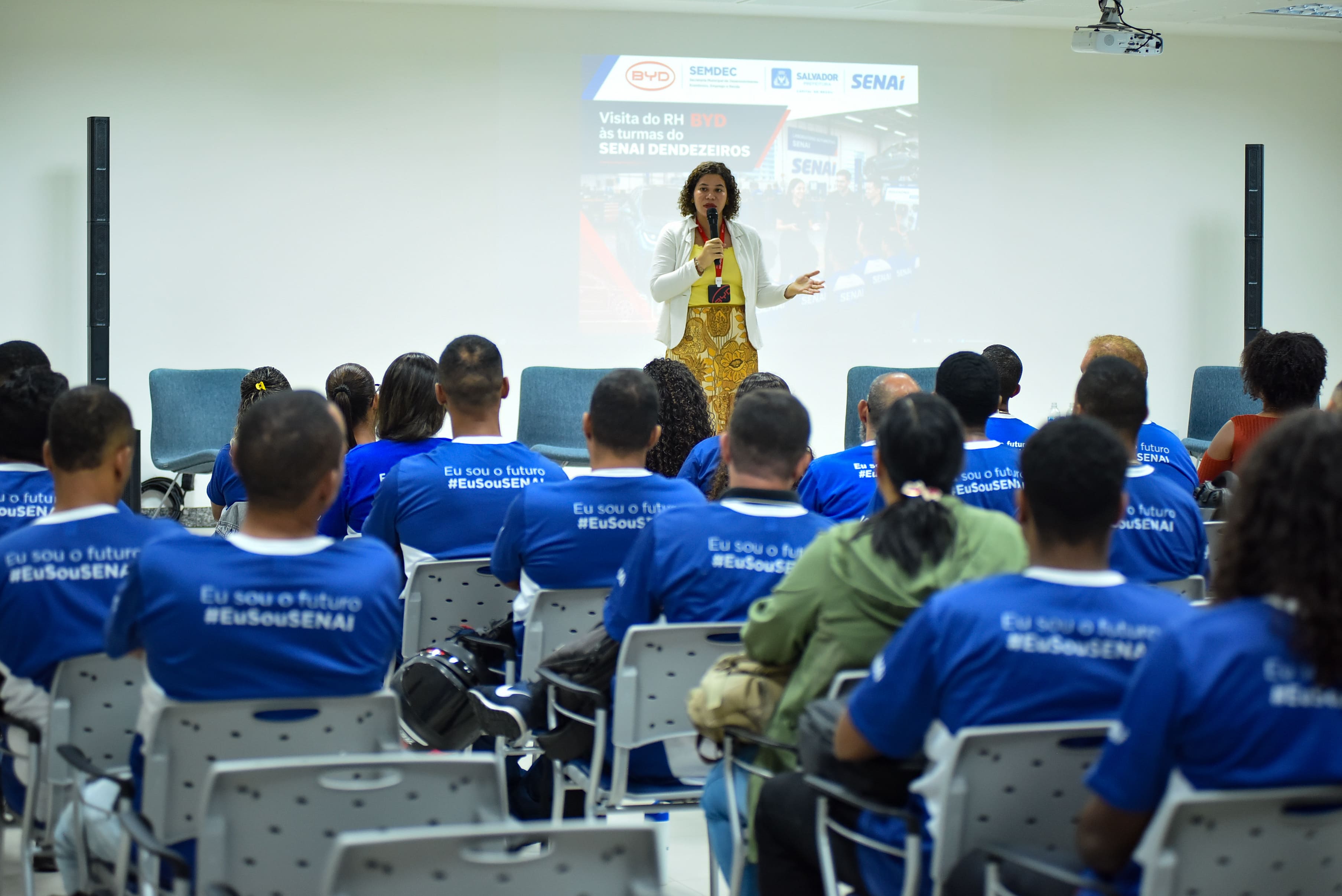 Alunos do Treinar para Empregar conhecem RH da BYD e ganham acesso a entrevistas de seleção