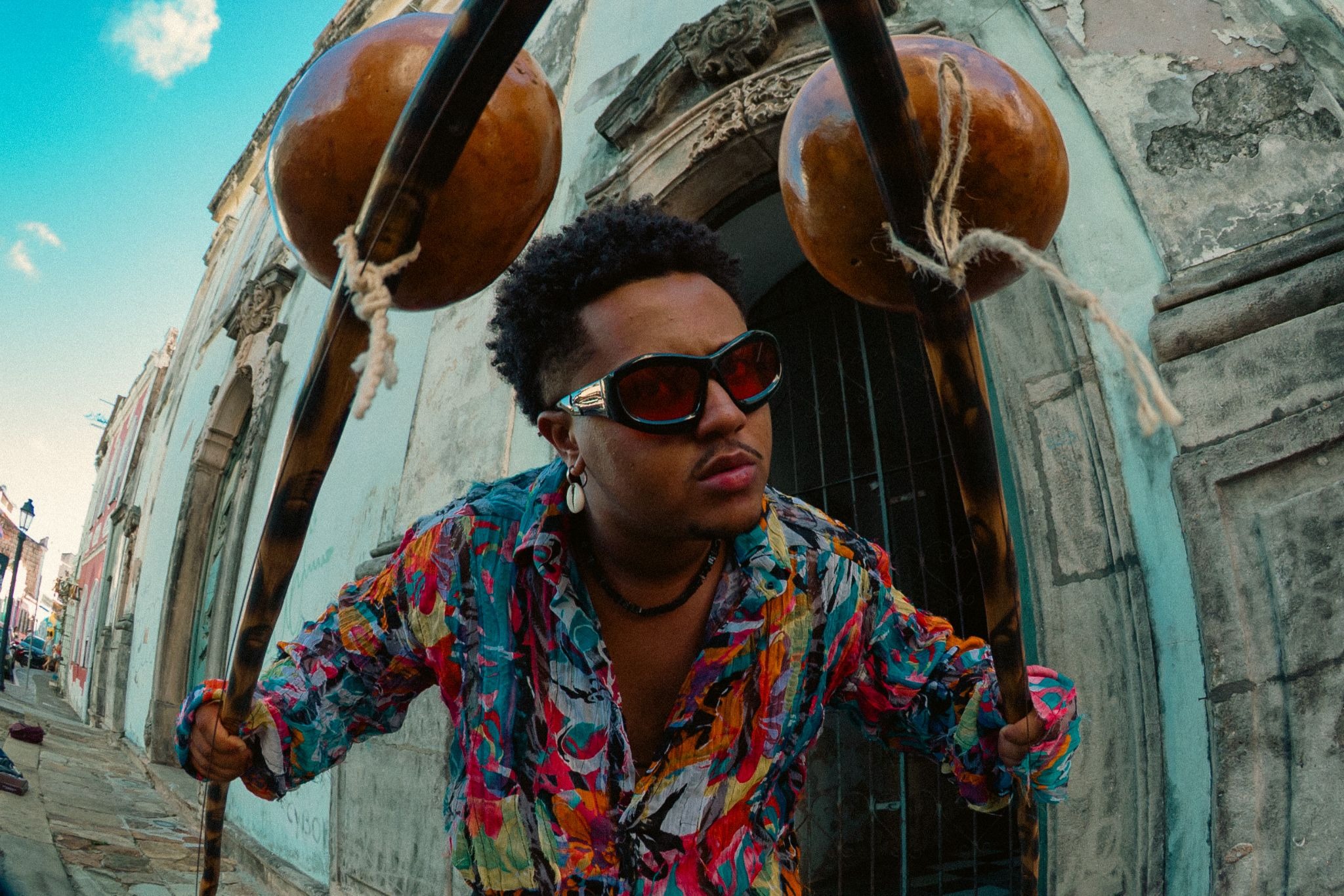 Raysson Lima embarca para a China e será solista de berimbau em turnê com a NEOJIBA