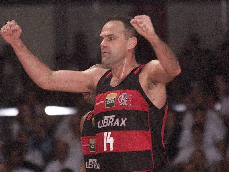 Clube de Regatas do Flamengo aposenta camisa 14 do basquete em homenagem a Oscar Schmidt