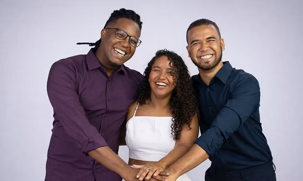 Jovens de Salvador criam IA para apoiar mães solo e são premiados em conferência em Boston