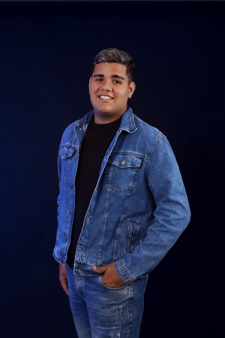 Saiba quem é Dougllas Fernanddo; artista que conquistou o Brasil com mais de 30 shows