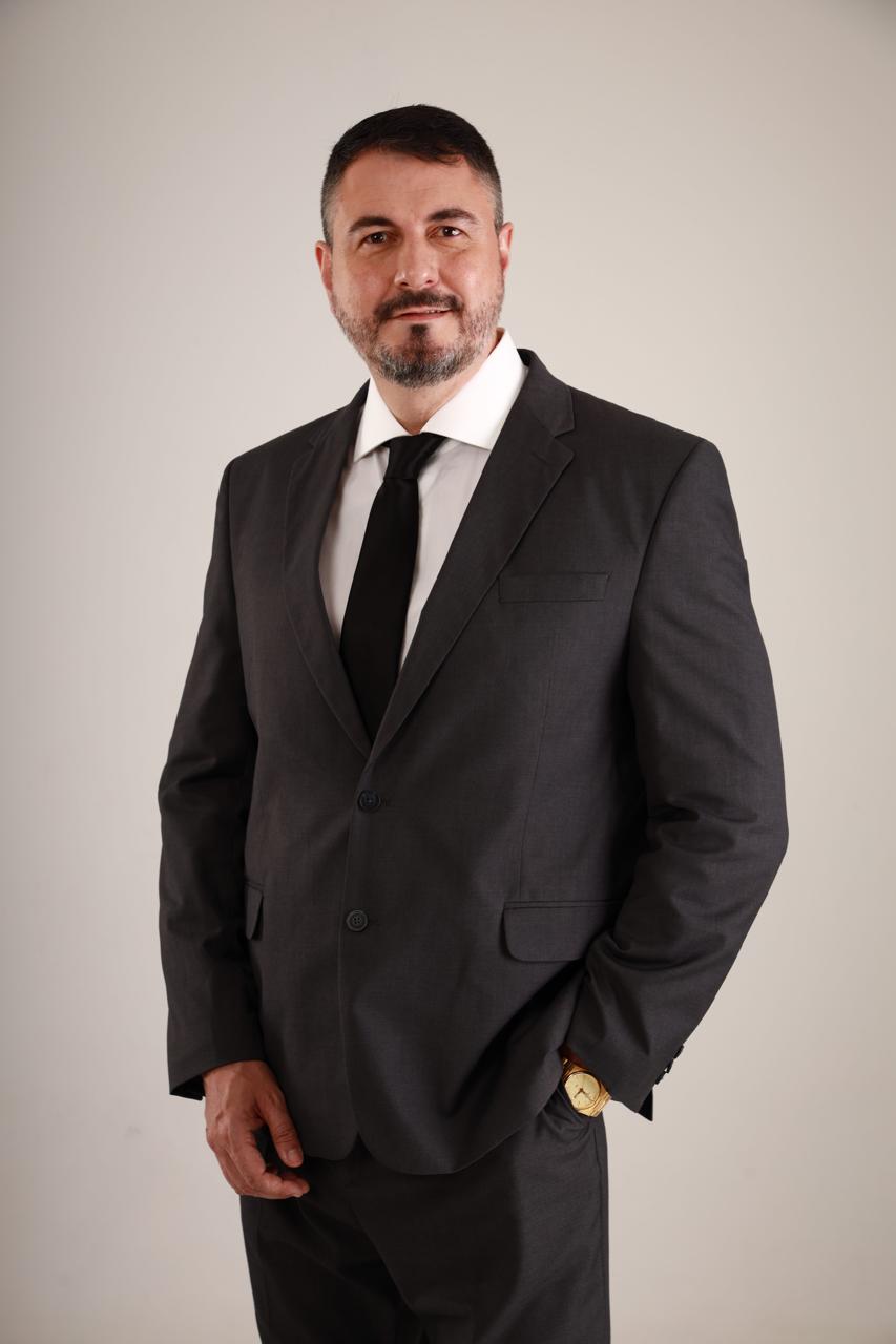 Carlos Tourinho celebra 51 anos com trajetória consolidada no Direito