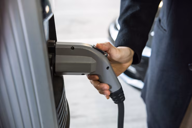 Projeto que garante recarga de carros elétricos em condomínios avança na Alba