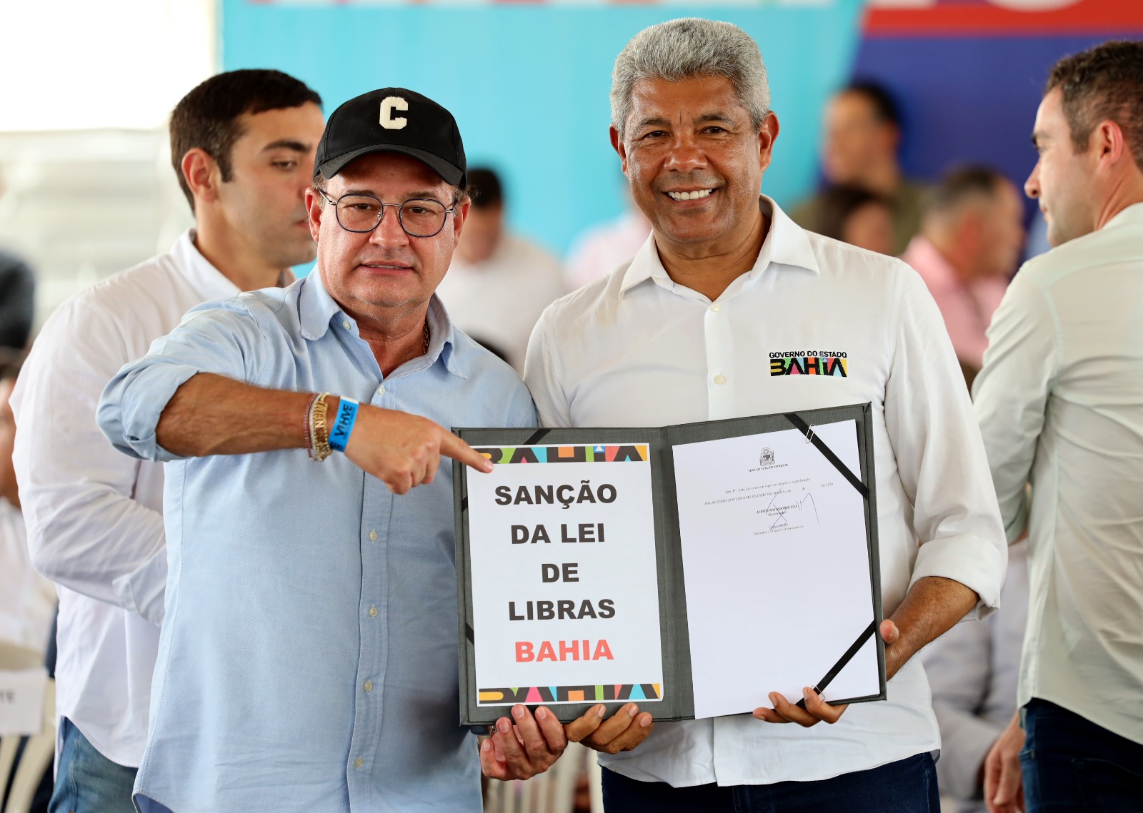 Bahia reconhece Libras como meio legal de comunicação e amplia direitos da comunidade surda