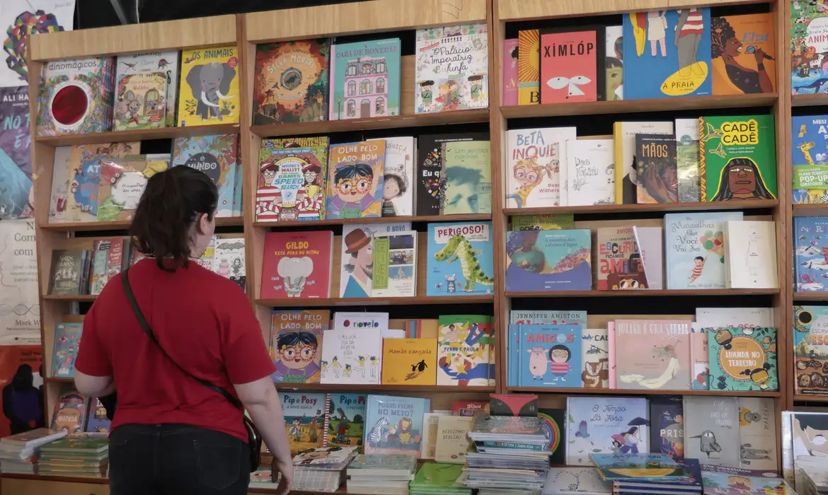 Começa a valer Plano Nacional do Livro e da Leitura 2026–2036