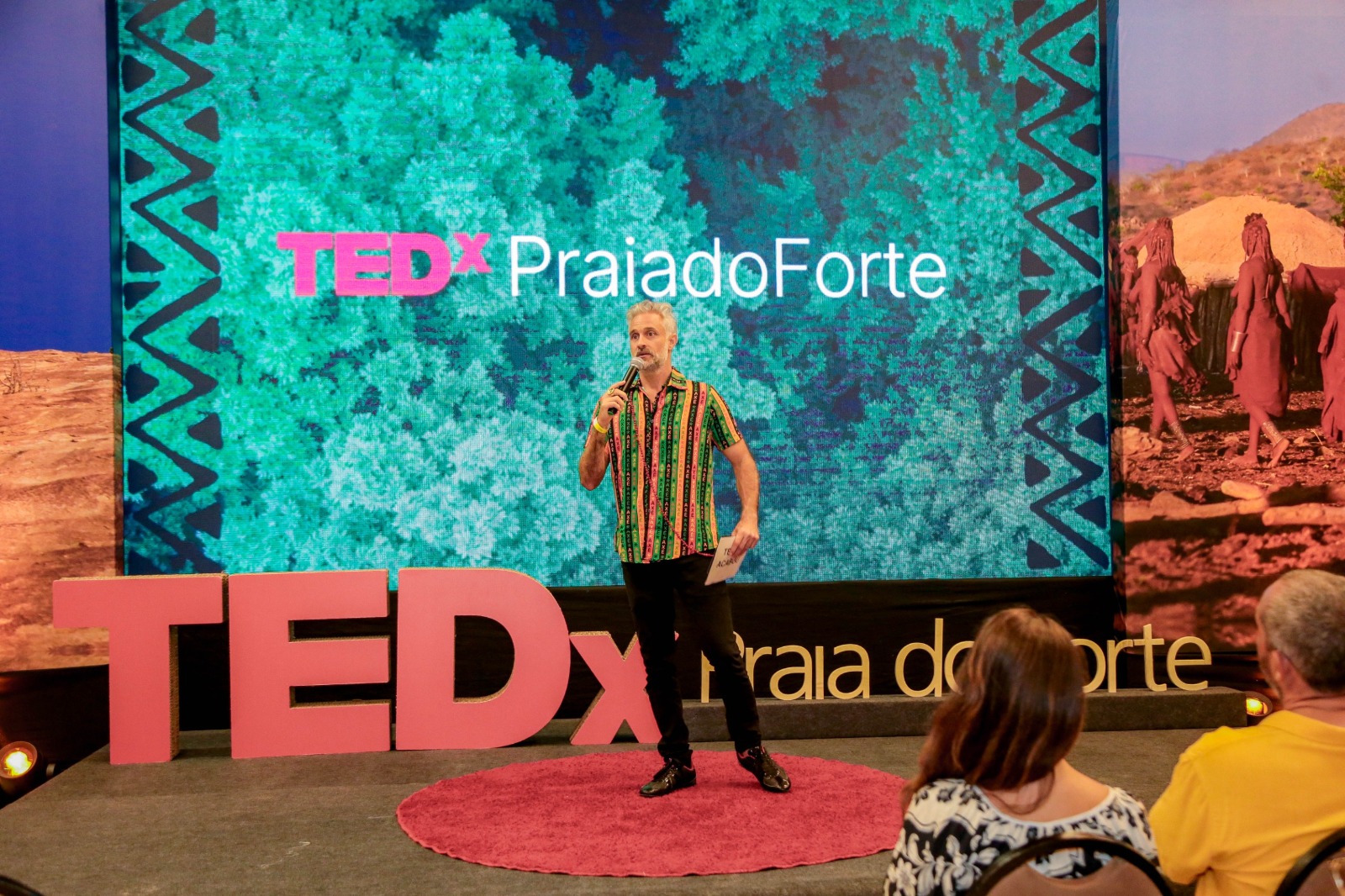 TEDx Praia do Forte encerra edição 2026 com casa cheia e consolida encontro de ideias na Bahia