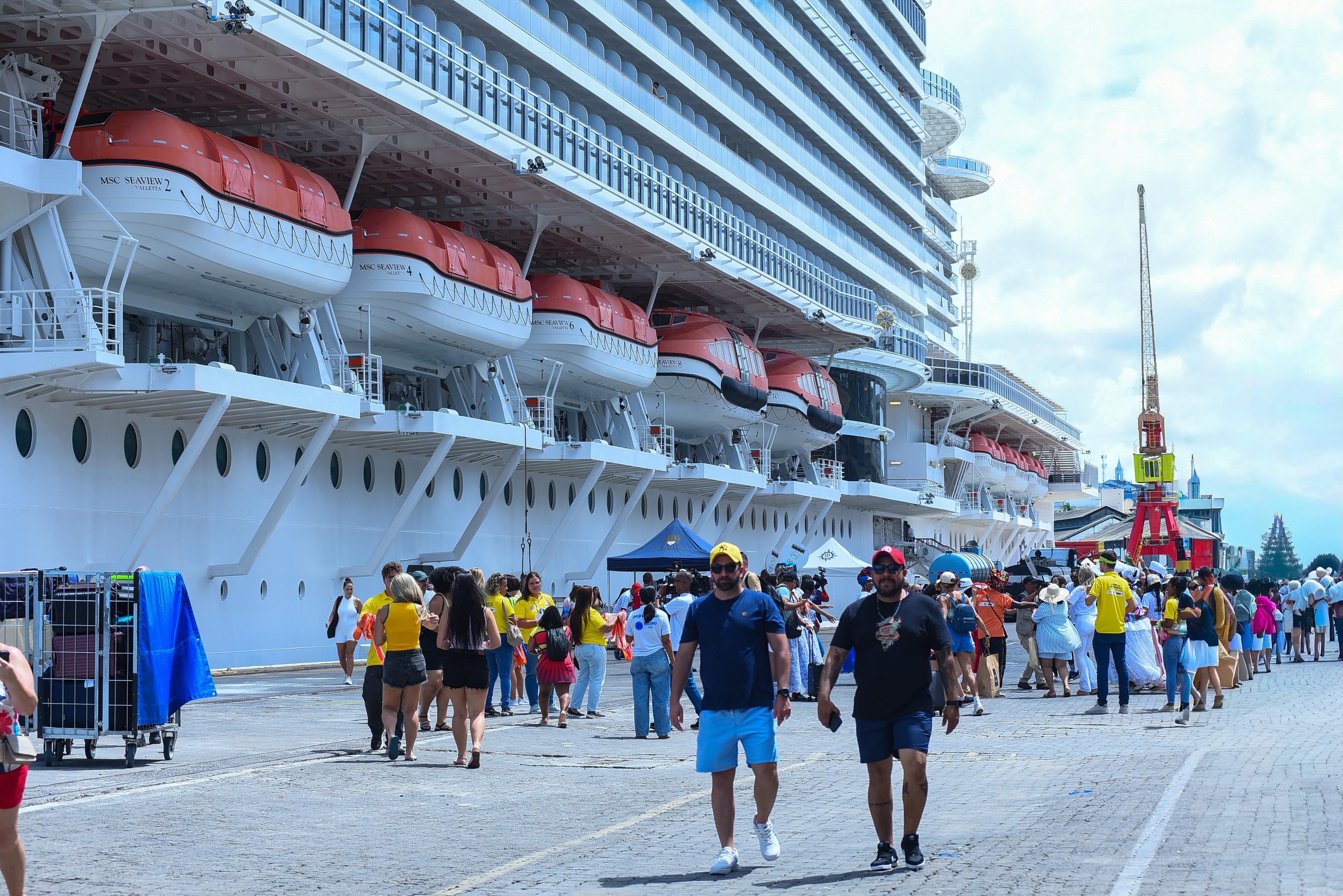 Temporada de cruzeiros 2025/2026 leva mais de 170 mil passageiros a Salvador