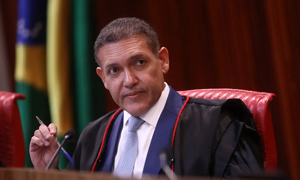 Nunes Marques toma posse como presidente do TSE e terá eleições como principal desafio