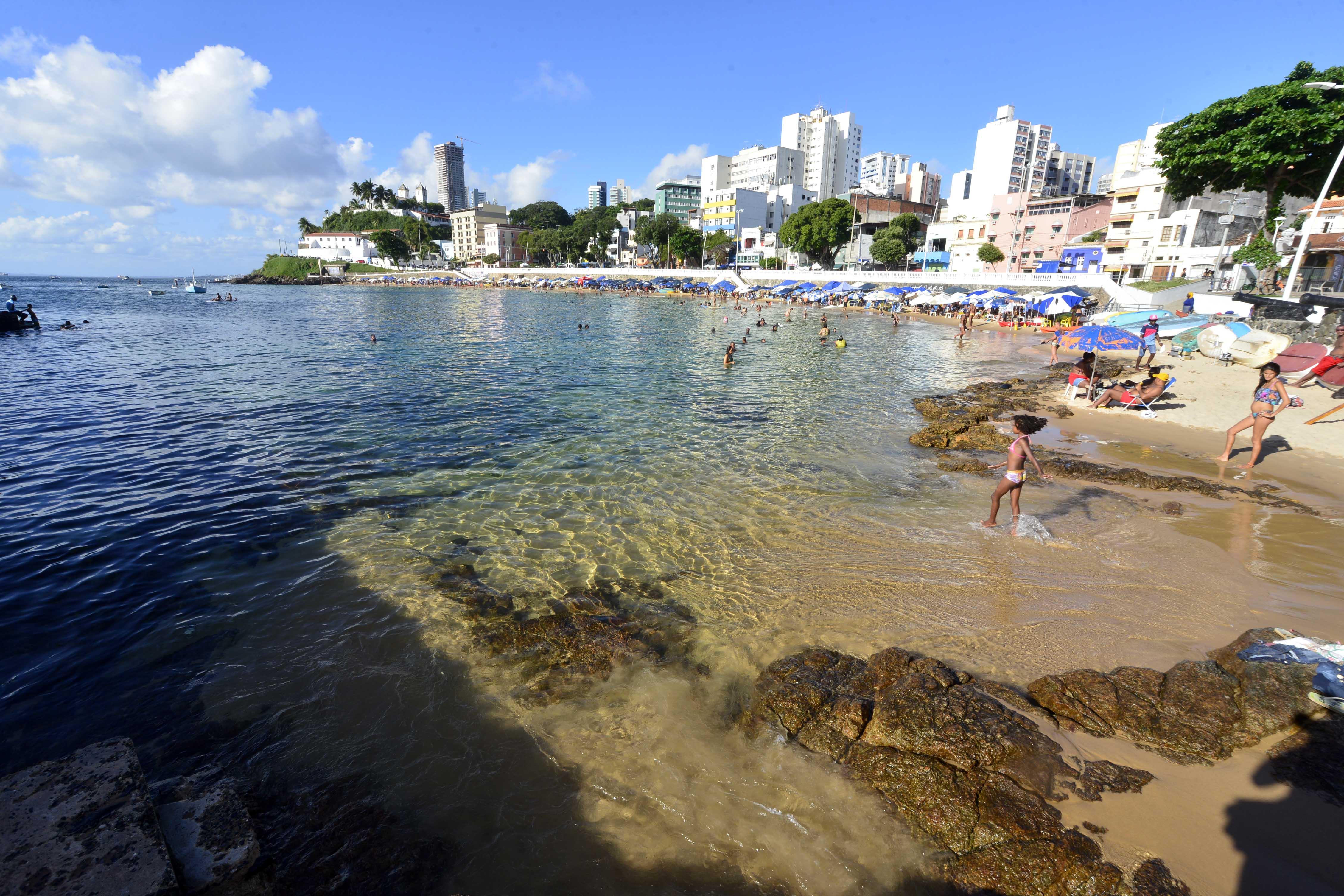 Prefeitura avança em projeto modelo de boias de proteção no Porto da Barra