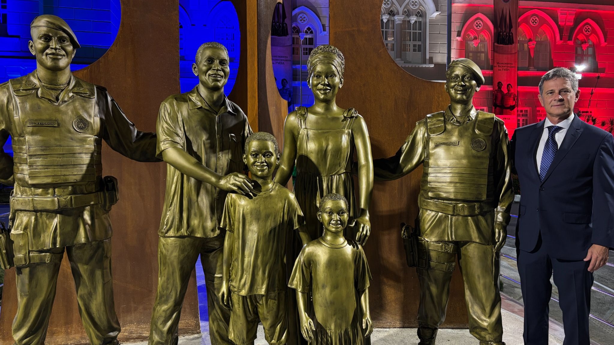 Escultura de André Moreno marca bicentenário da Polícia Militar da Bahia em Salvador