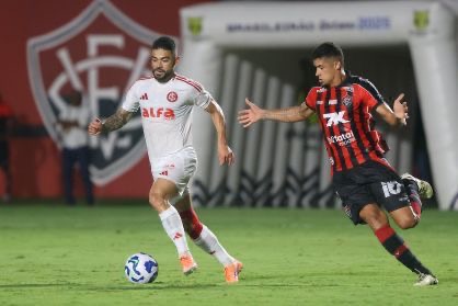Vitória domina o Internacional e garante os três pontos no Barradão