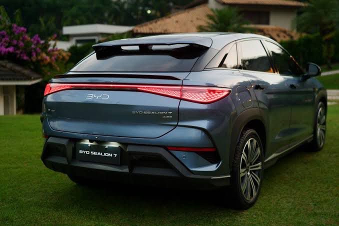 BYD lança novo SUV elétrico no Brasil e confirma picape e Dolphin híbridos