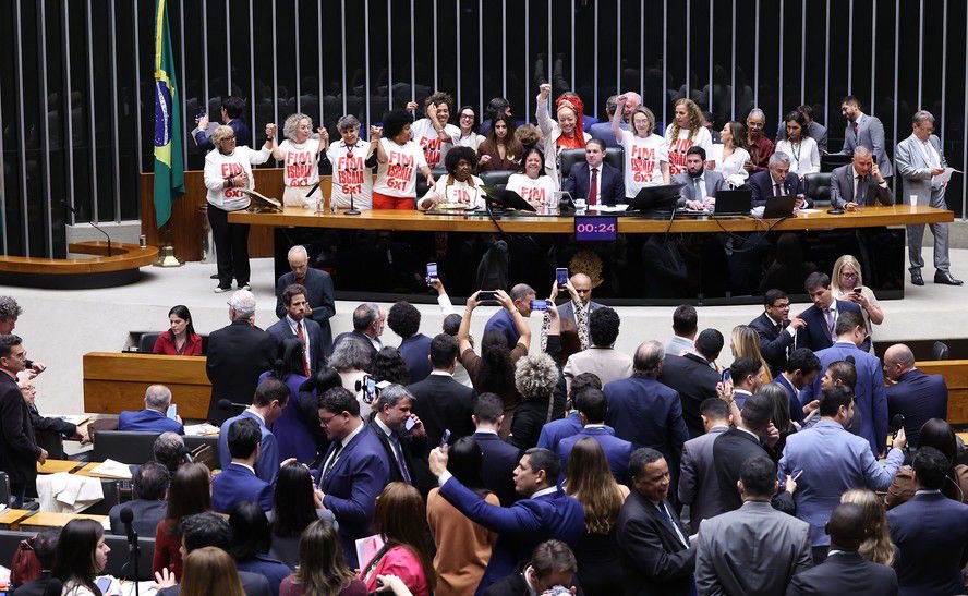Câmara dos Deputados aprova o fim da escala 6x1 e reduz jornada para 40 horas semanais