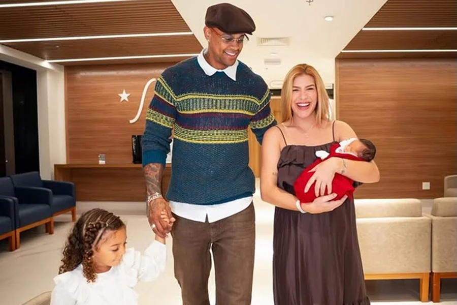 De volta para casa: Lore Improta recebe alta e celebra chegada do bebê ao lado de Léo Santana