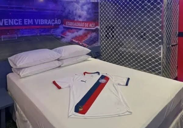 Além dos gramados: Bahia expande licenciamento de marca com quarto exclusivo em motel