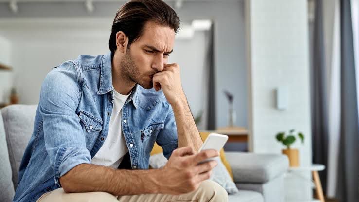 Texto ou áudio? Psicologia revela as 4 características marcantes de quem odeia mandar áudio
