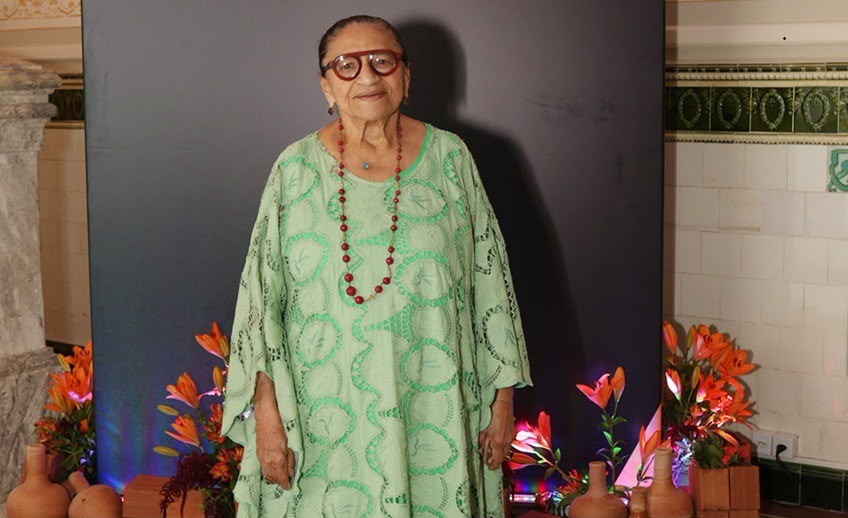 Lícia Fábio comanda aniversário no icônico Palacete Tirachapeu
