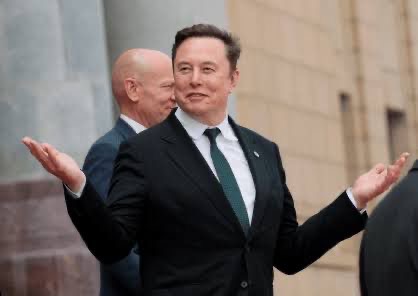 Do espaço ao topo do mundo: Elon Musk é o primeiro trilionário da história