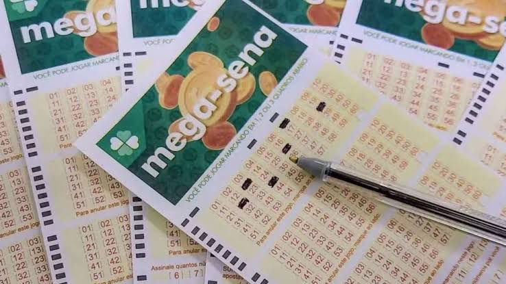 Ninguém acerta as seis dezenas e Mega-Sena acumula em R$ 12 milhões